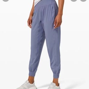 Lululemon Sun Setter Jogger 
Excellent condition, no flaws as they were worn 2x!